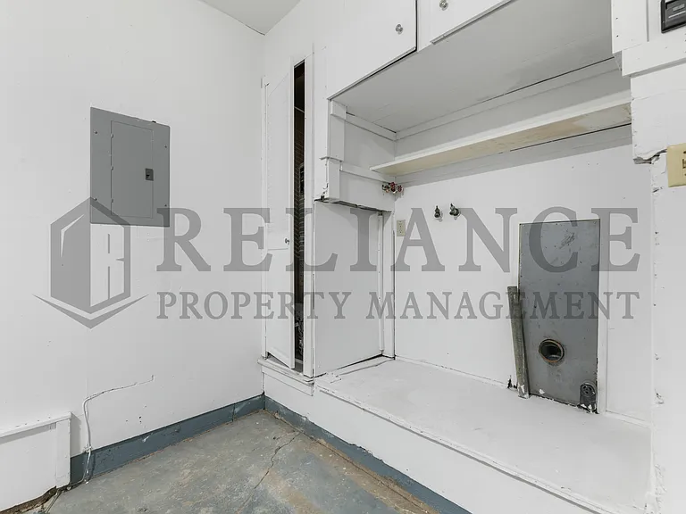 2239 S Millwood Ave — Photo 25