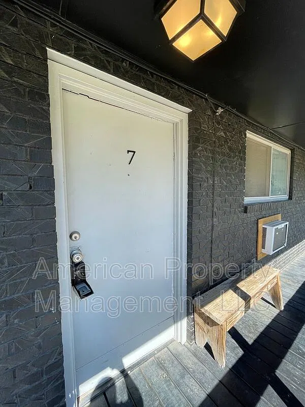 1 bed, 1.0 bath, 650 sqft, $635 — Photo 2