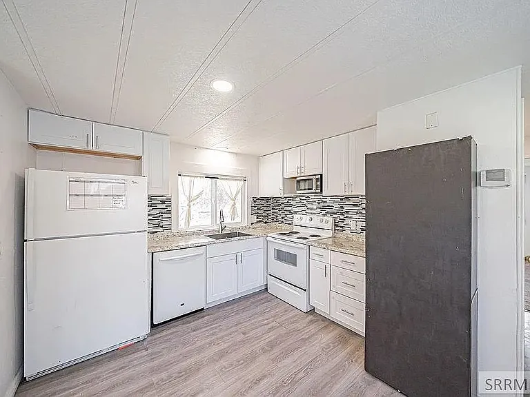 311 Bluebell St — Photo 5