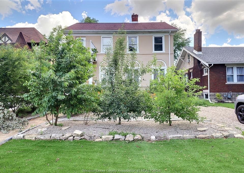 1st image of 956 Victoria Ave
