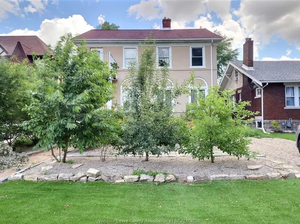 956 Victoria Ave, Windsor, ON N9A 4N4