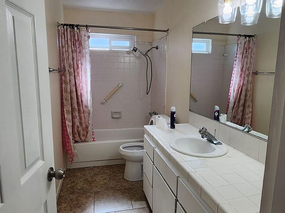 4th image of 1385 Wimbledon Ct