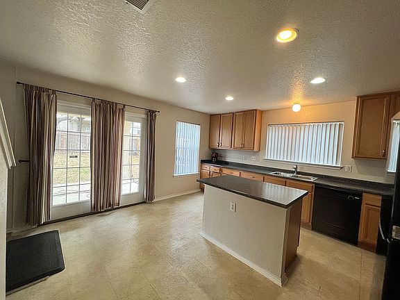 Spacious Kitchen ??