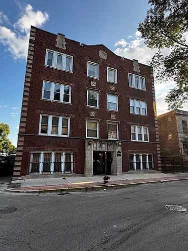 1050 W Dakin St Photo 1