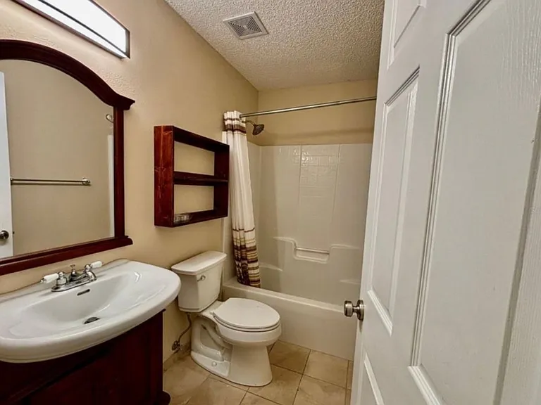 12 Regency Dr — Photo 16