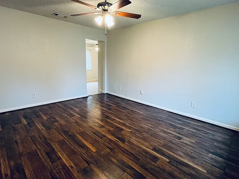 9104 Woodshore Dr — Photo 2