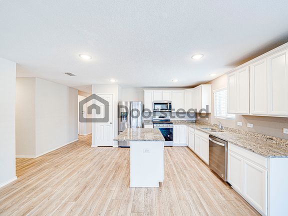 2nd image of 3008 Lakewood Ln