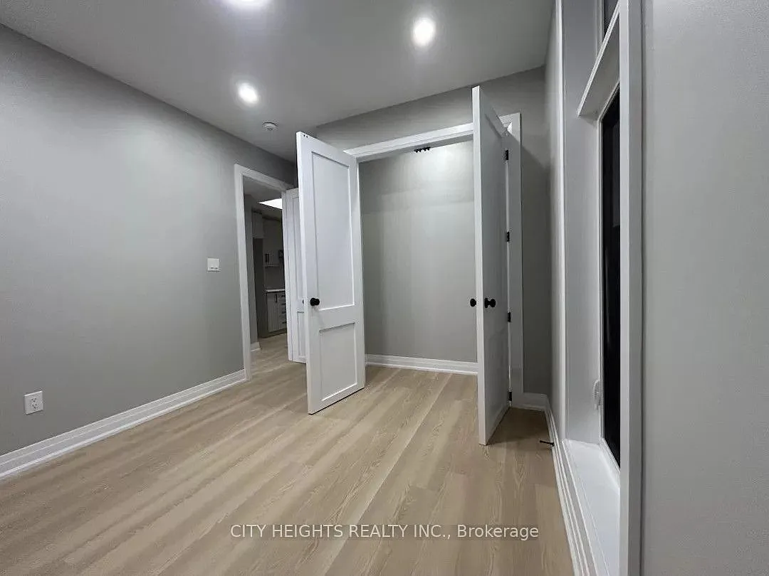 3 bed, $2,300 — Photo 4