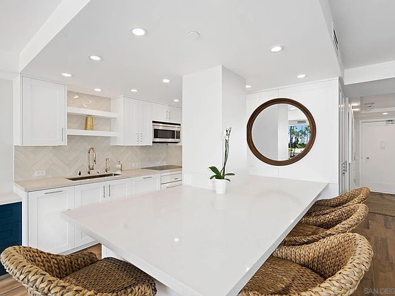 4th image of 1820 Avenida Del Mundo Unit 101