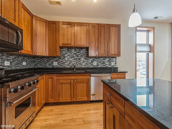5th image of 3932 S Lake Park Ave #2N