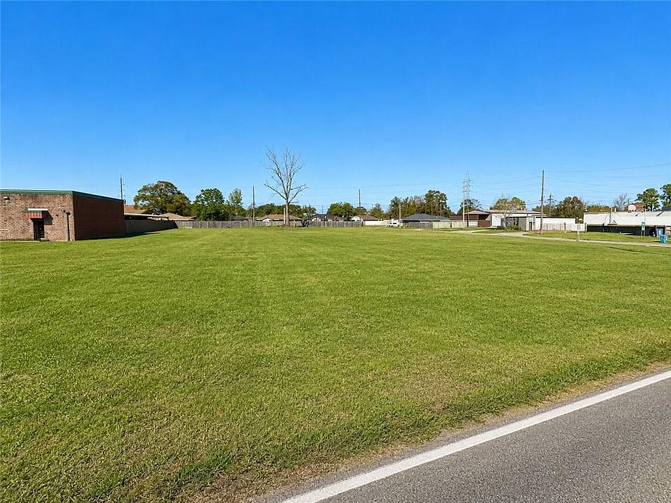 2nd image of 3108 Barataria Blvd