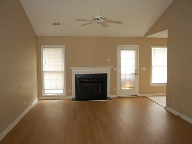 3304 Northbrook Dr — Photo 2