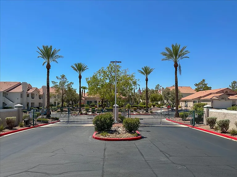 556 Yacht Harbor Dr #202 — Photo 10
