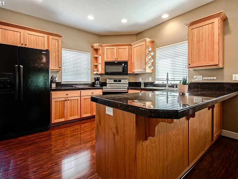 568 Donna Dr — Photo 7
