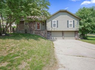 1724 E 97th Ter, Kansas City, MO 64131
