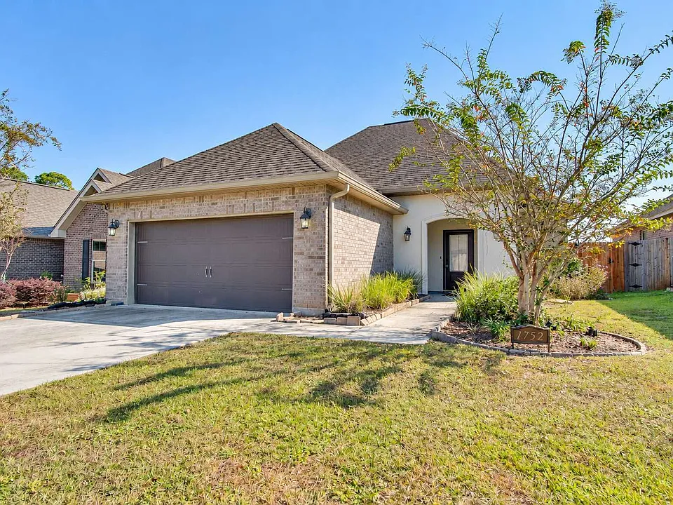 1752 Waterbury Way