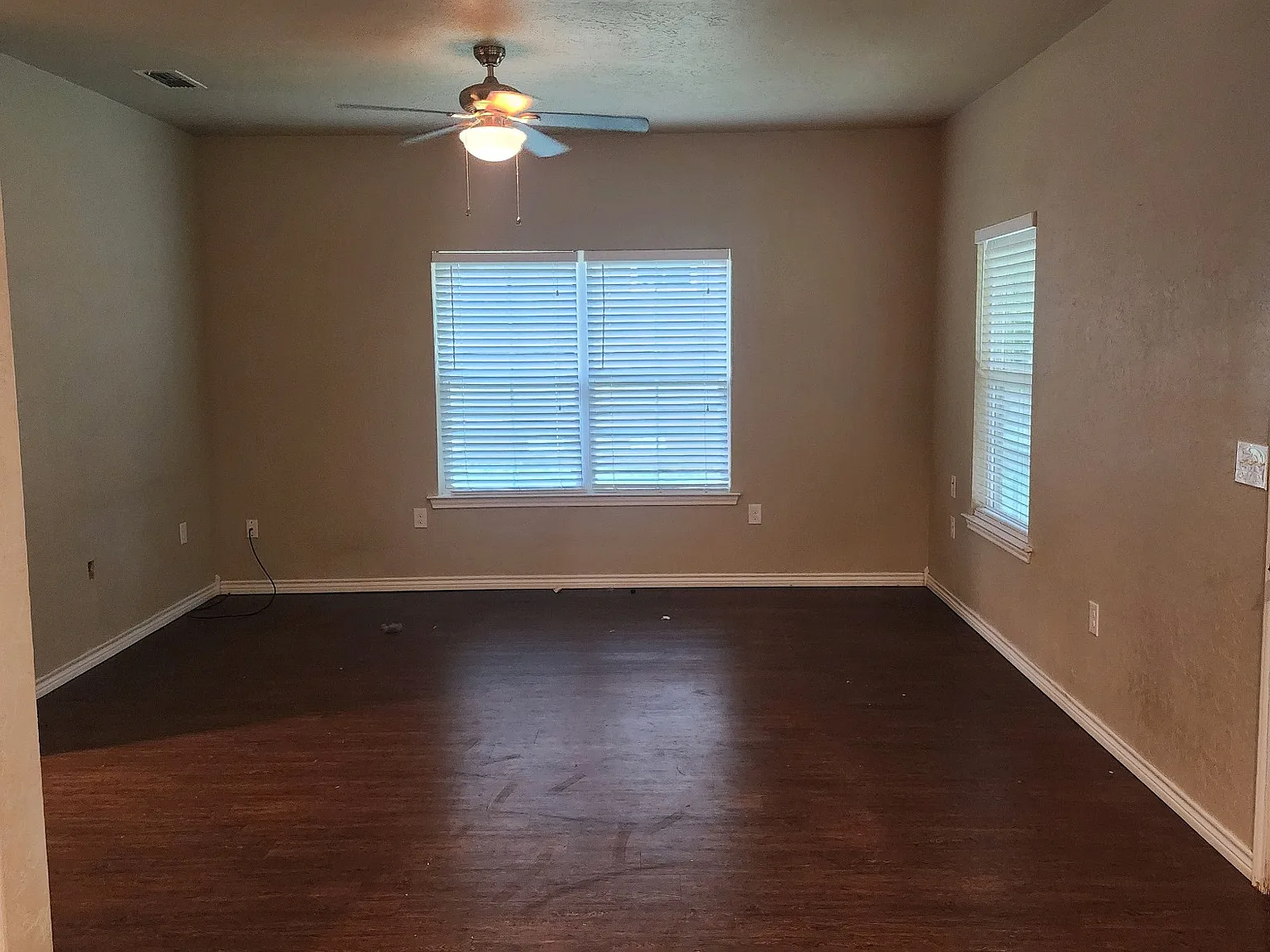 3 bed, 1160 sqft, $1,595 — Photo 2