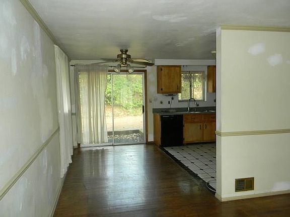 4th image of 6921 Hilldale Dr