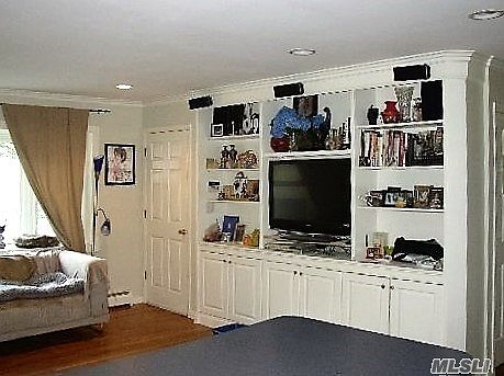 2nd image of 8 Bonnybill Dr