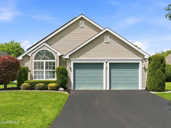 25 Ivy Hill Road, Lakewood, NJ 08701