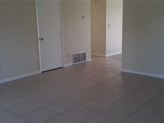 4th image of 1525 Medford Pl
