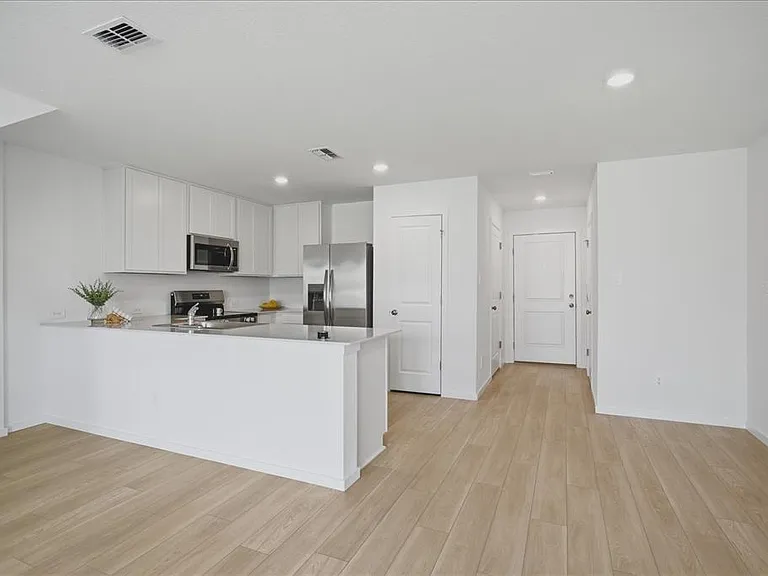 862 Lynx St — Photo 6
