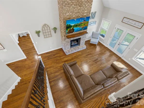 895 Oak Ridge Farms Cir, Newton, NC 28658
