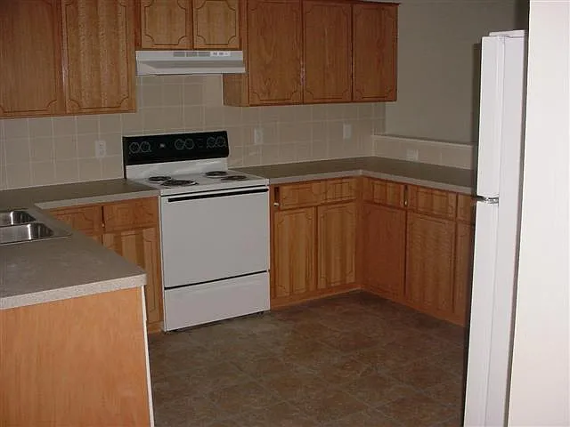 3 bed, 1150 sqft, $795 — Photo 2