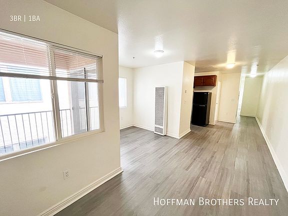 4th image of 2637 S Manhattan Pl #7A