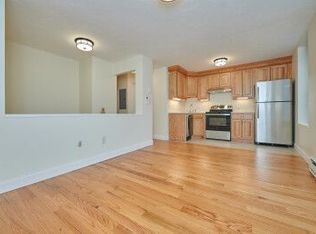 5 Grove St #2A, Boston, MA 02114