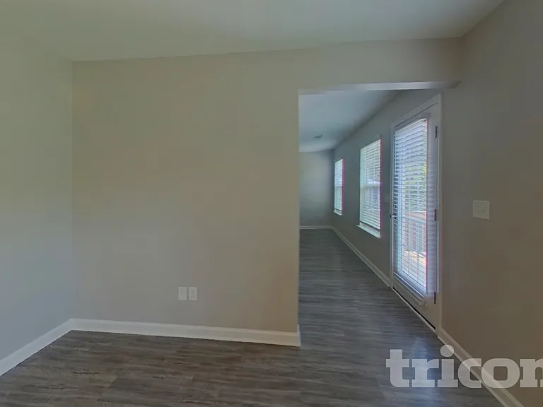 304 Longfellows Ln — Photo 5