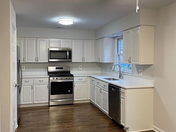 4th image of 887 Tall Oaks Sq SE