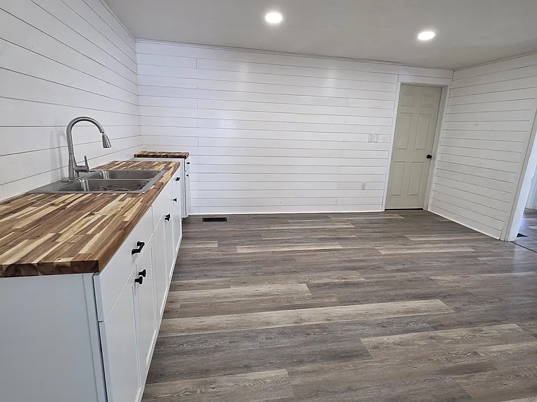 1045 Pittsburgh Ave — Photo 4