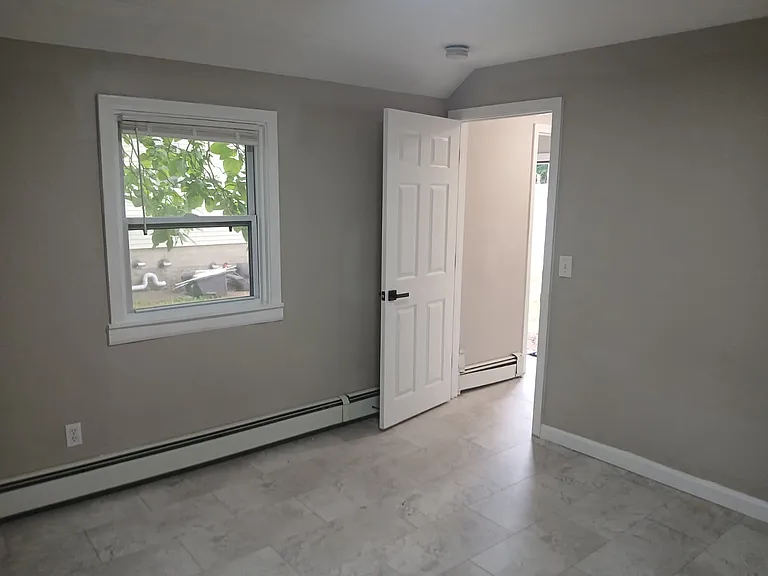 1360 Charles St — Photo 12