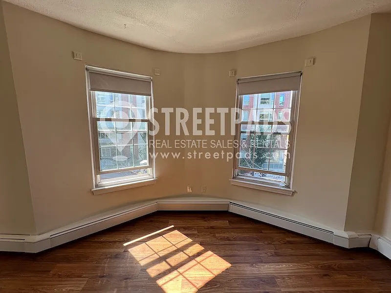 1 bed, 525 sqft, $2,300 — Photo 3