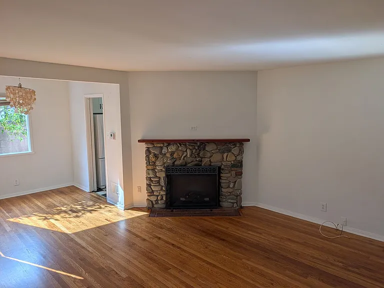 1007 Pacific St — Photo 2