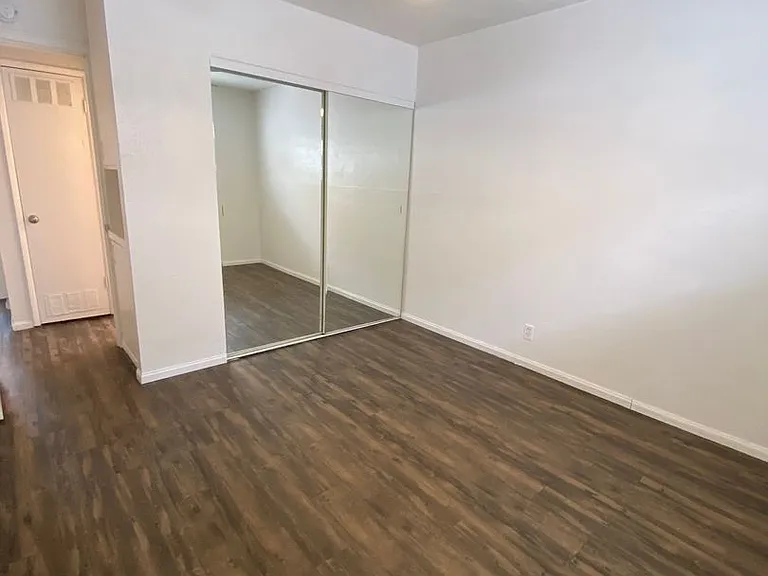 Cozy 2-Bedroom Apartment Just Steps from the Ocean Bluffs! — Photo 13
