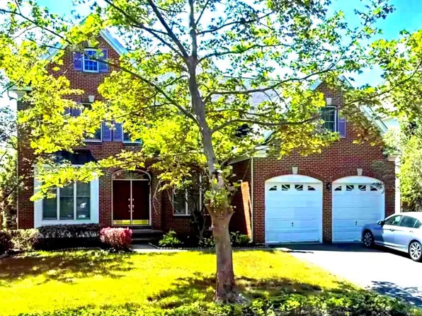 8 Alyssa Dr, Newtown, PA 18940