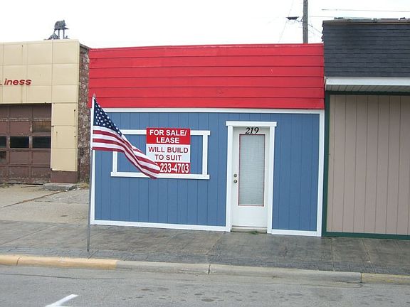2nd image of 219 E Saginaw St
