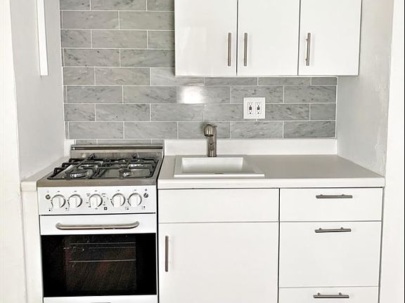 4th image of 126 E 30th St APT 2D