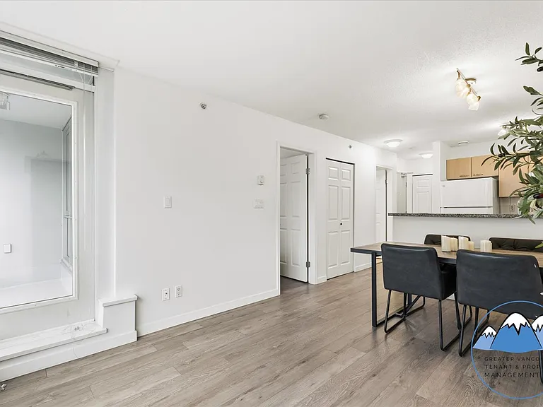 1420 Georgia St W — Photo 12