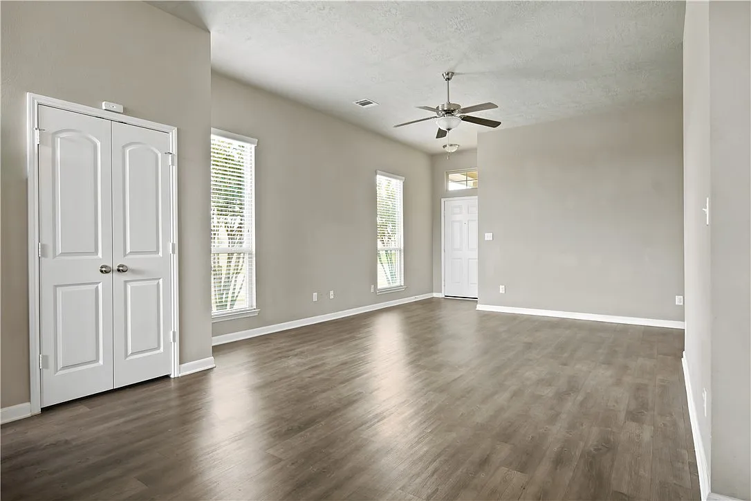 4 bed, 1512 sqft, $2,000 — Photo 4