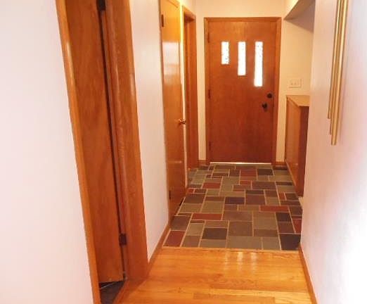 4th image of 918 Kingsway Ave