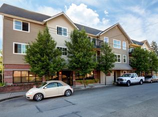 175 1st Pl NW APT 102, Issaquah, WA 98027