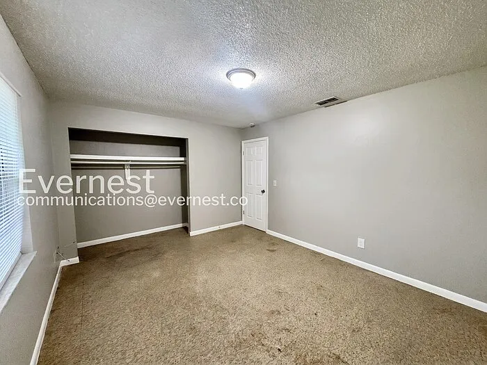 3058 Saint Paul Dr — Photo 11