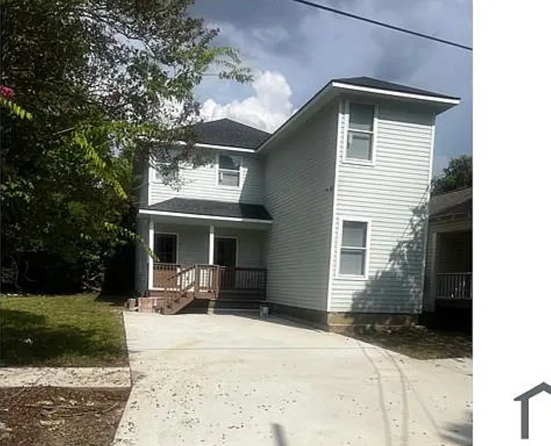 3 bed, 1300 sqft, $1,500 — Photo 1