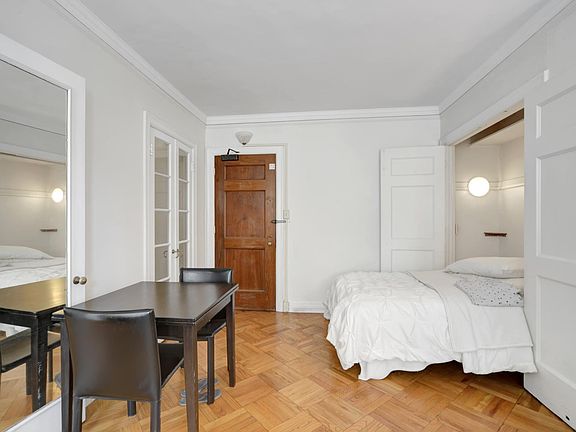 5th image of 2000 N Lincoln Park West Pkwy #315