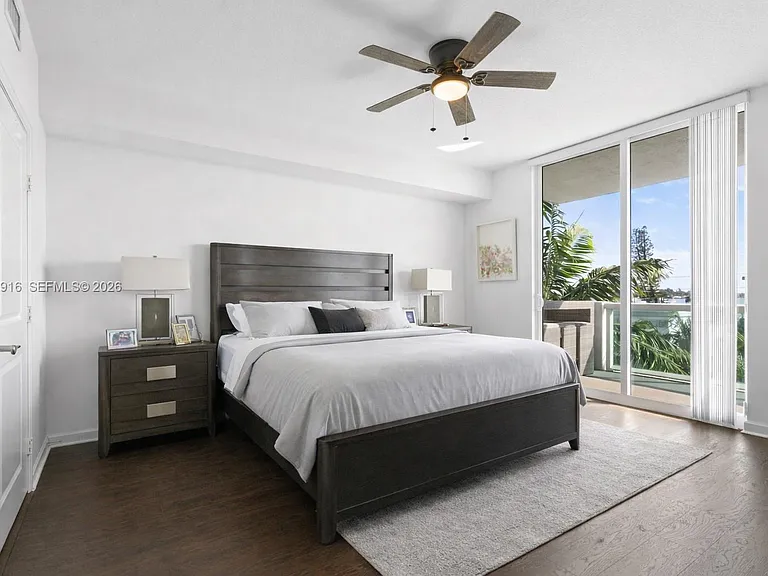 7910 Harbor Island Dr #402 — Photo 10