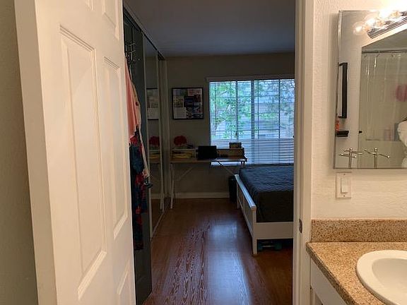 4th image of 5510 Owensmouth Ave APT 229