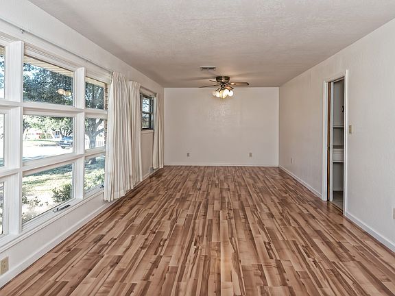 3rd image of 425 Sharron Dr